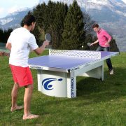  Cornilleau Pro 510 Mat Top Tischtennisplatte ist ein wetterfester TT-Tisch für eine intensive Nutzung in Schulen, Freizeiteinrichtungen und Freibädern. Blau